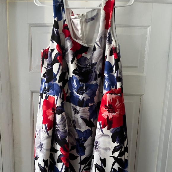 Dress - Picture 1 of 2